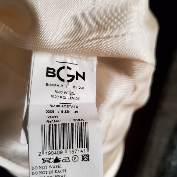 Suit - Picture 7 of 8